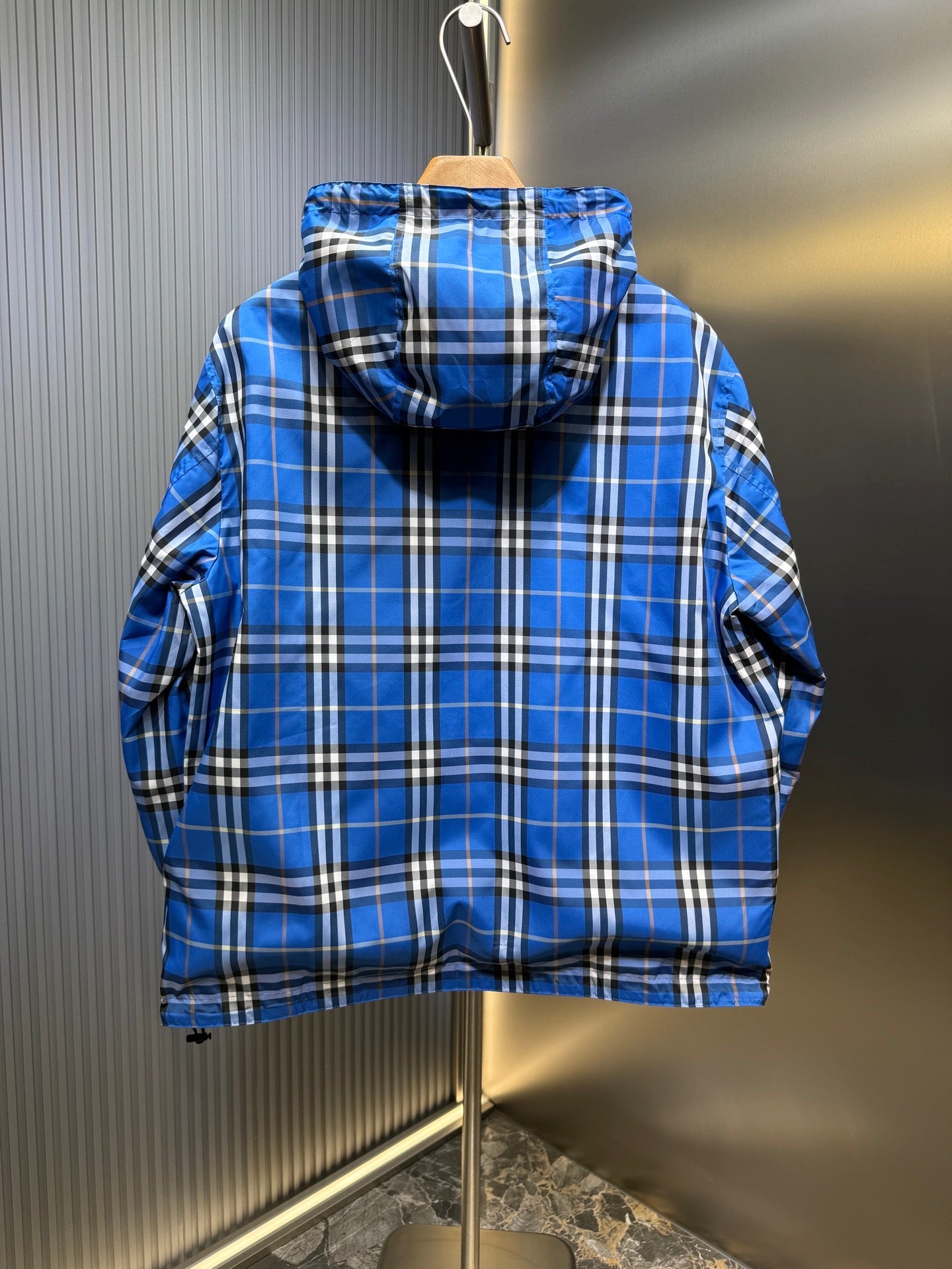 250808 A new high-quality double-sided checkered hooded jacket