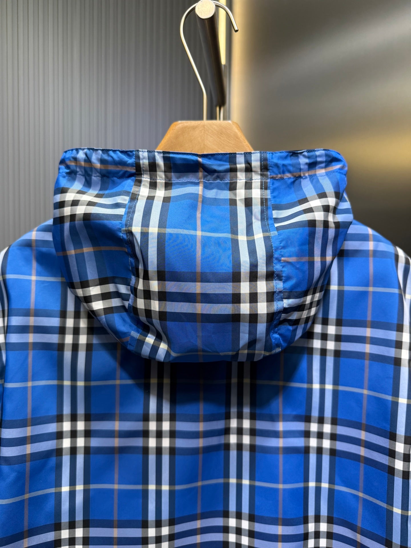 250808 A new high-quality double-sided checkered hooded jacket