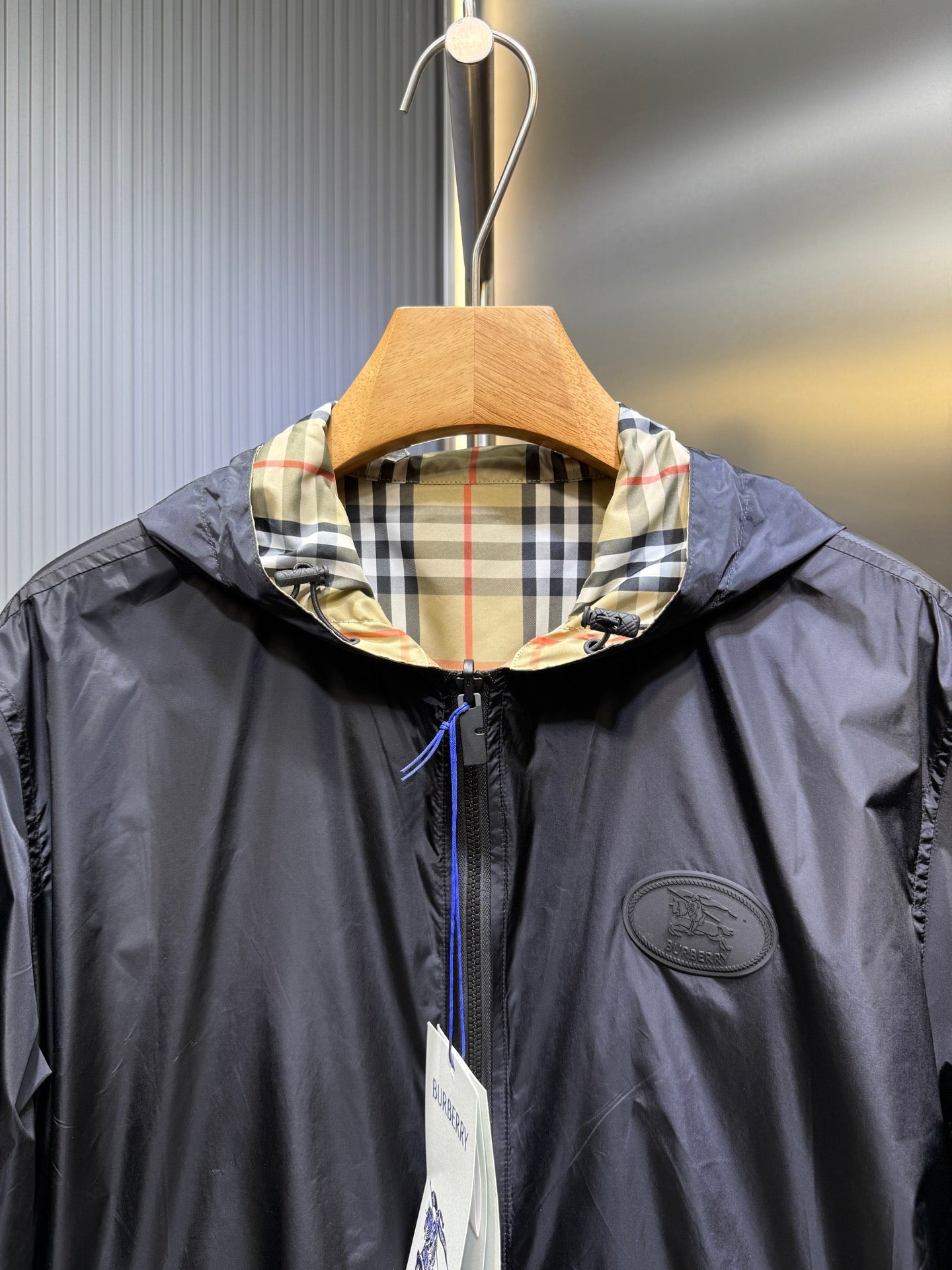 250808 A new high-quality double-sided checkered hooded jacket