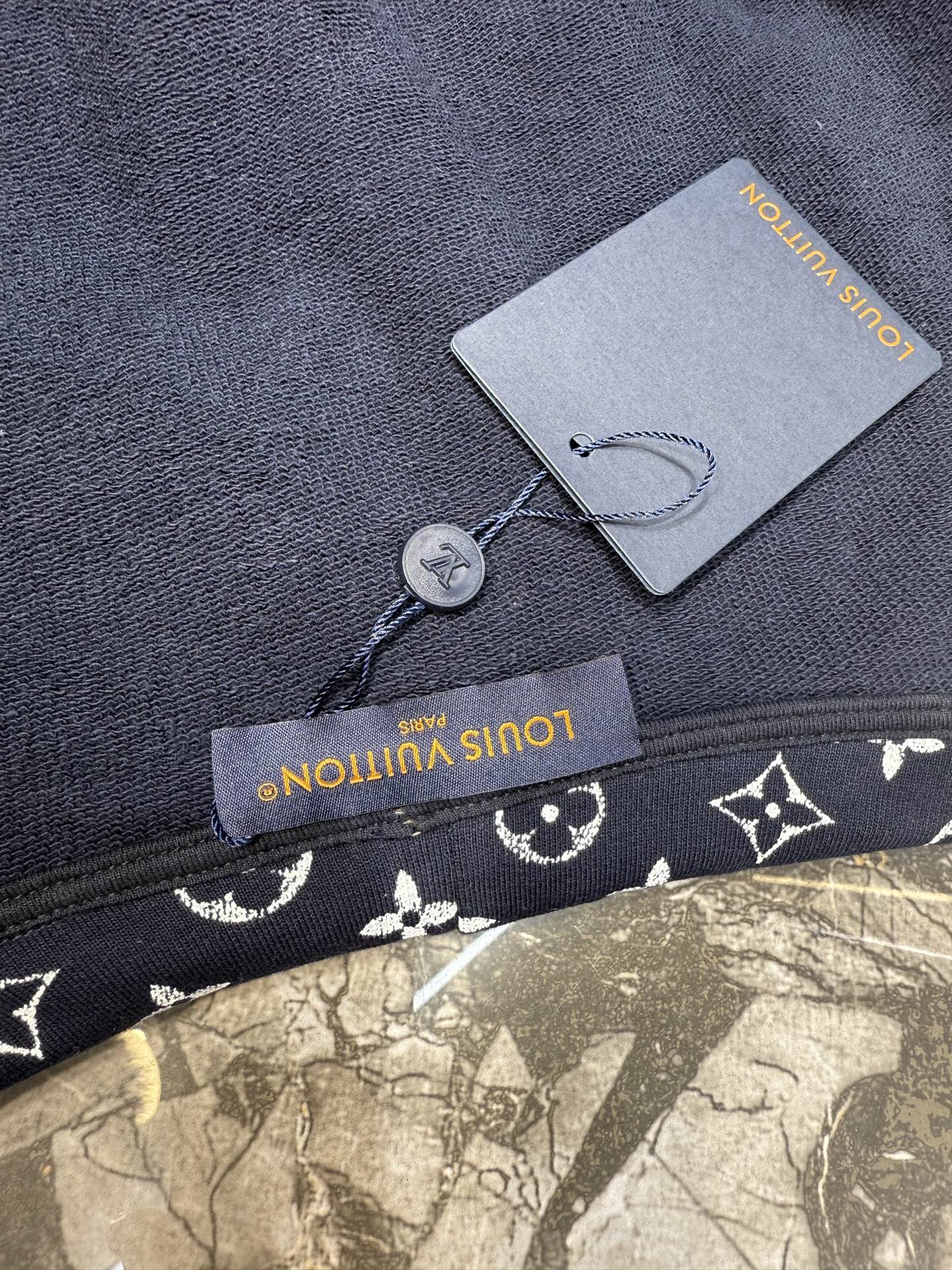 250813 A new high-quality, simple hooded sweatshirt