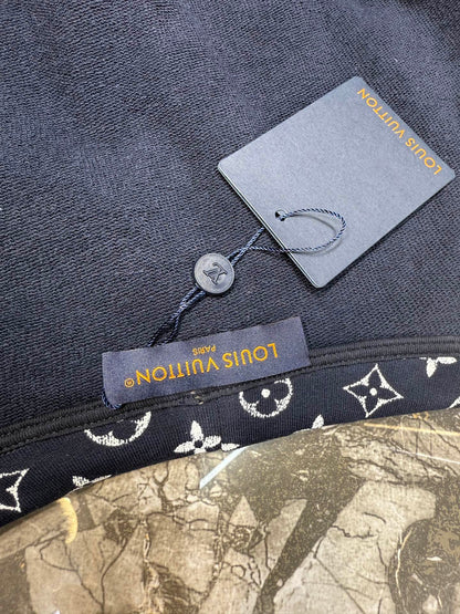250813 A new high-quality, simple hooded sweatshirt