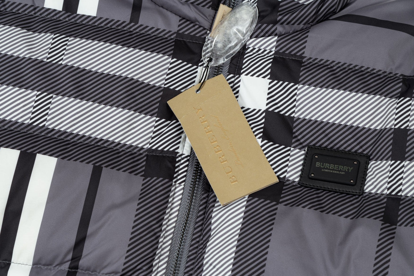 250813 New high-quality classic checkered soft and warm down jacket