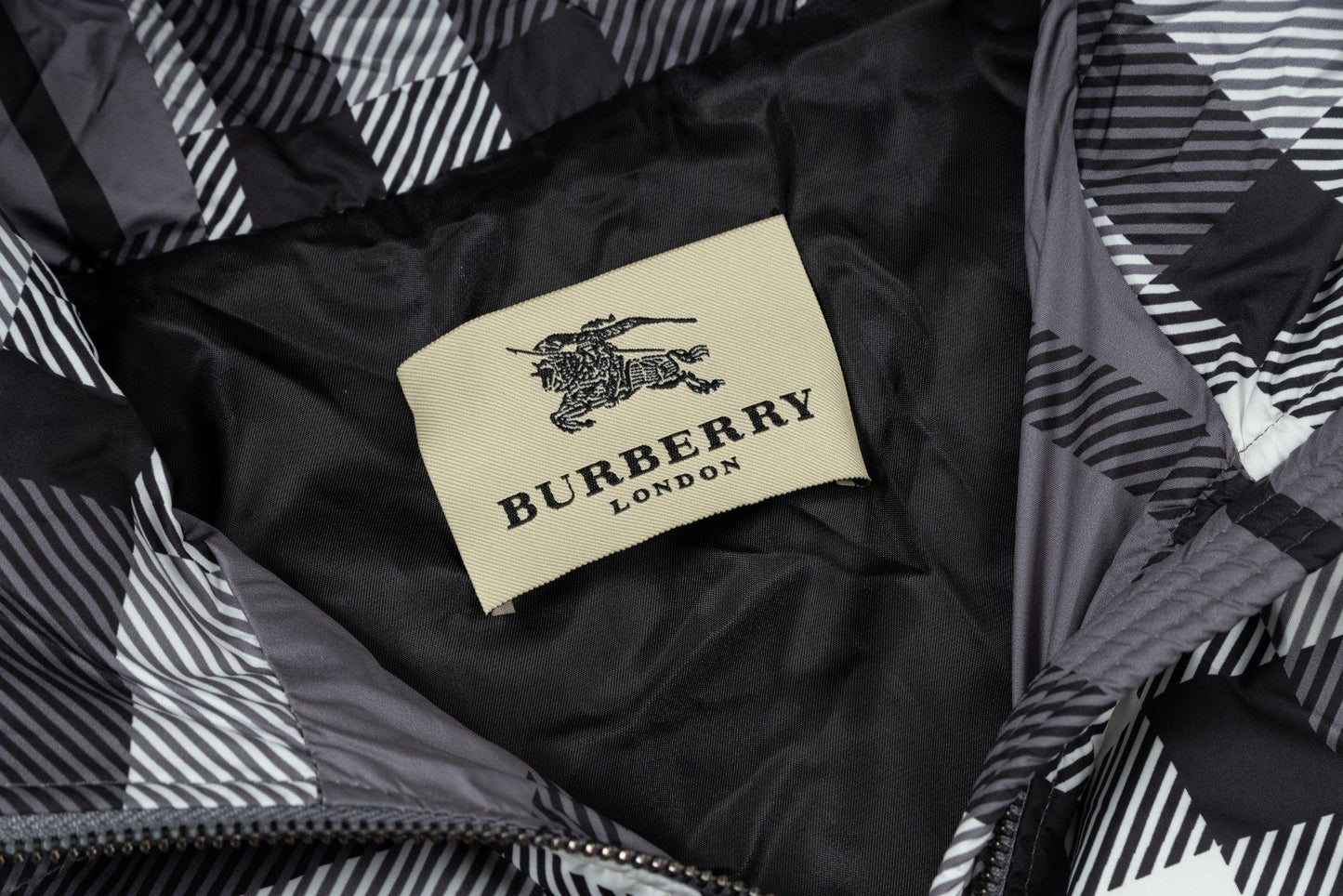 250813 New high-quality classic checkered soft and warm down jacket