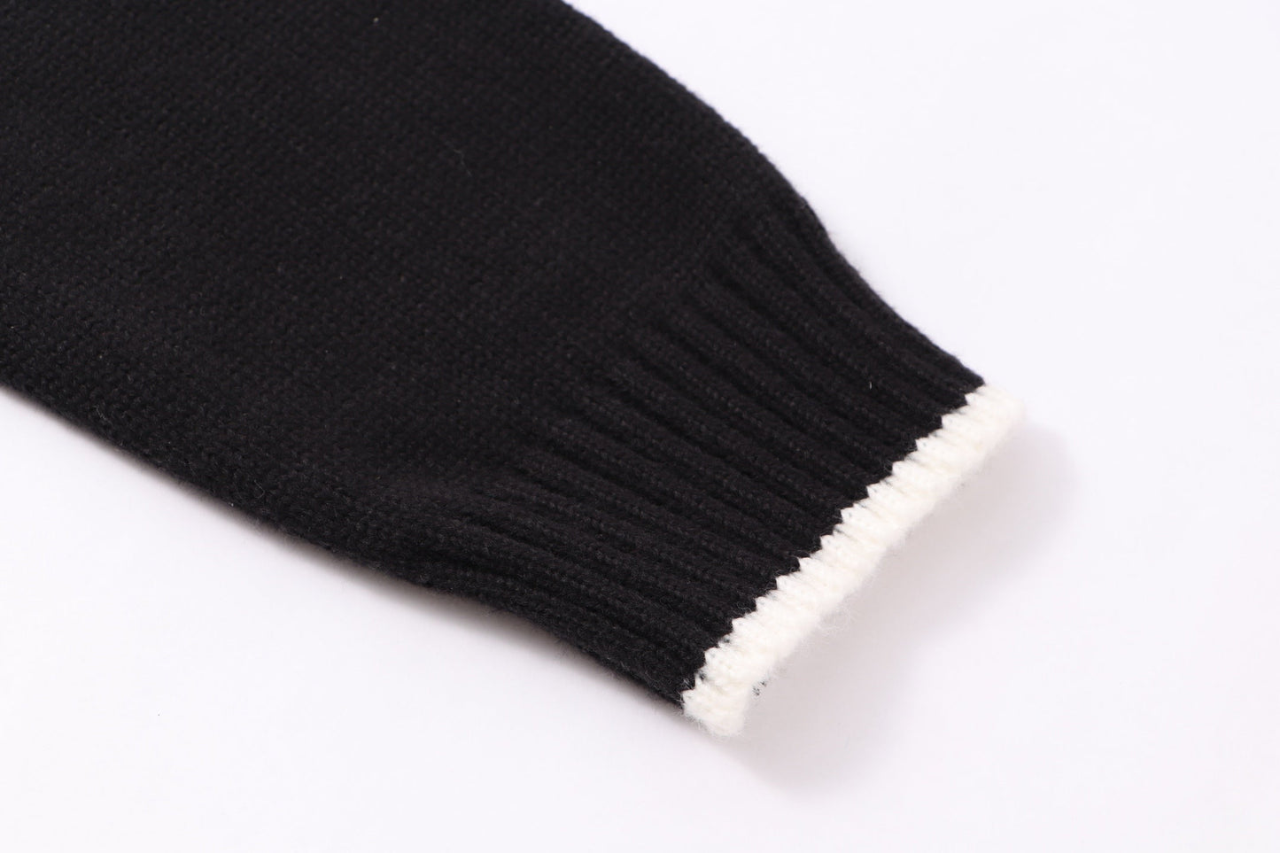 250813 A new high-quality two-color long-sleeved knitted coat