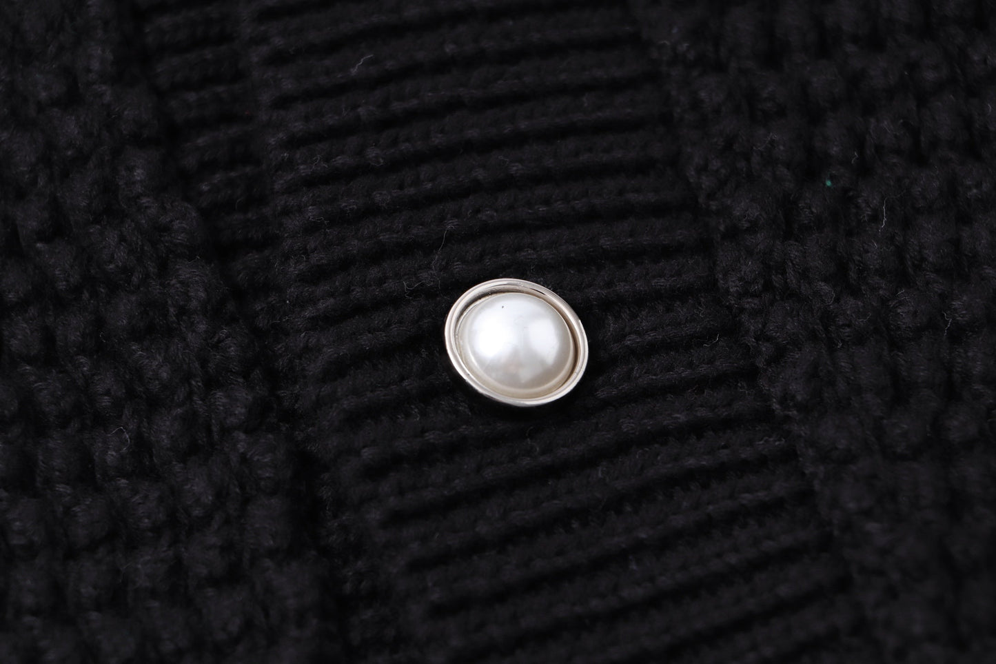 250813 A new high-quality two-color long-sleeved knitted coat