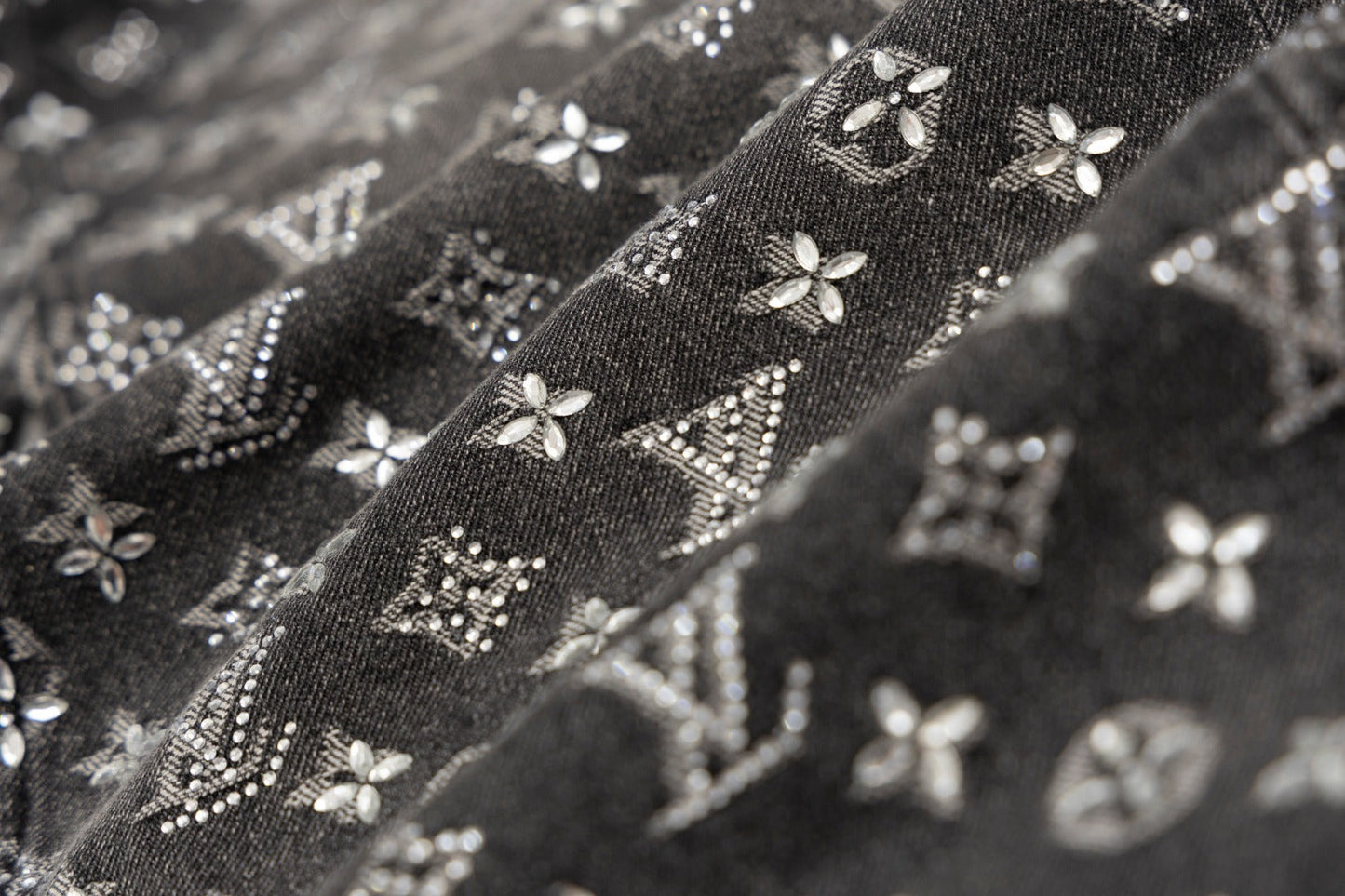 250813 New top-quality embossed diamond jeans