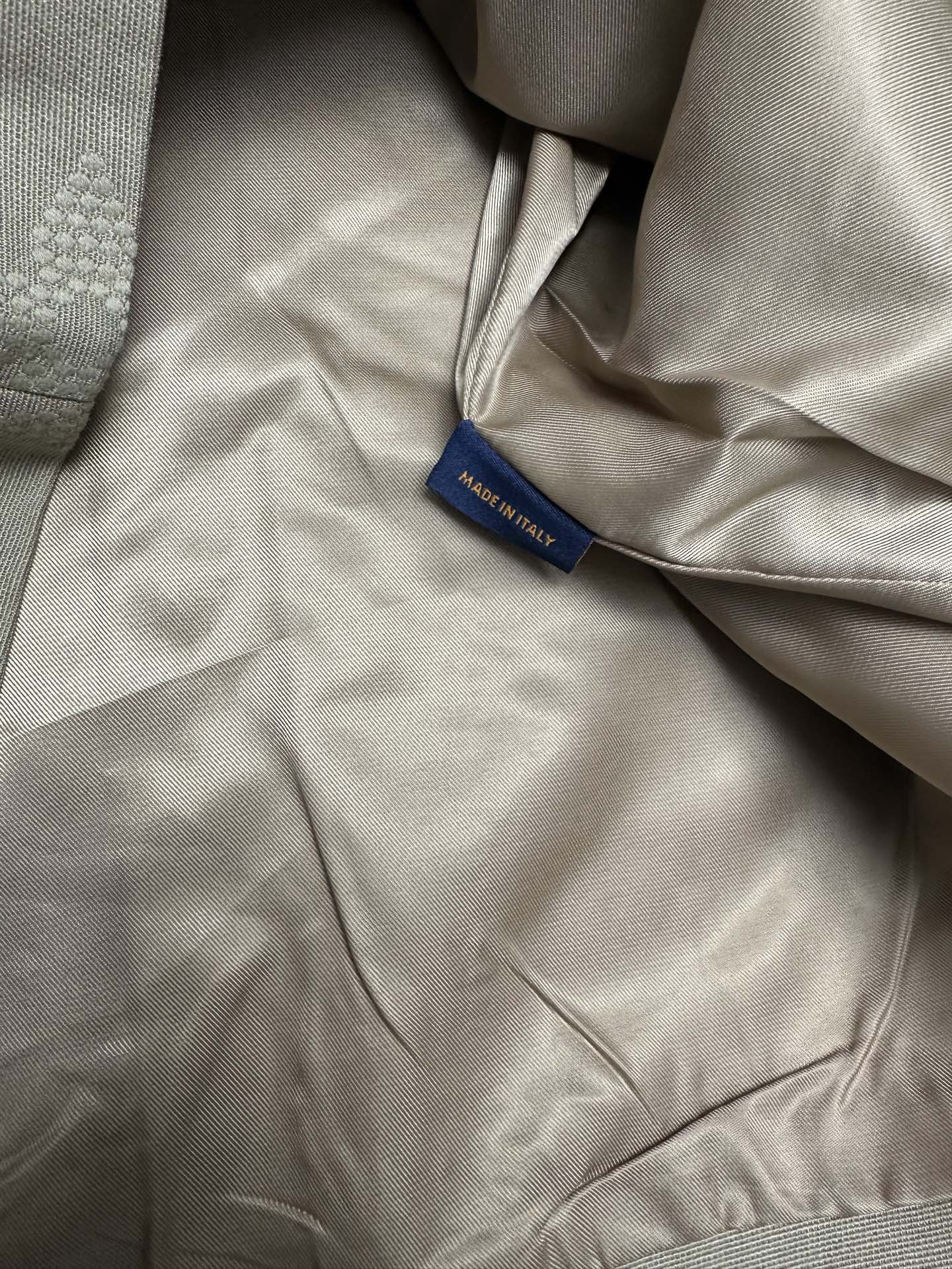 250825 New high-quality embroidered pearlescent button coat