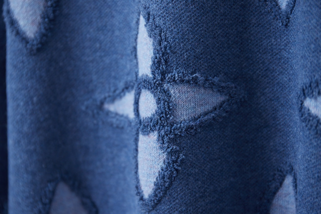 250902 New high-quality blue four-leaf clover letter sweater