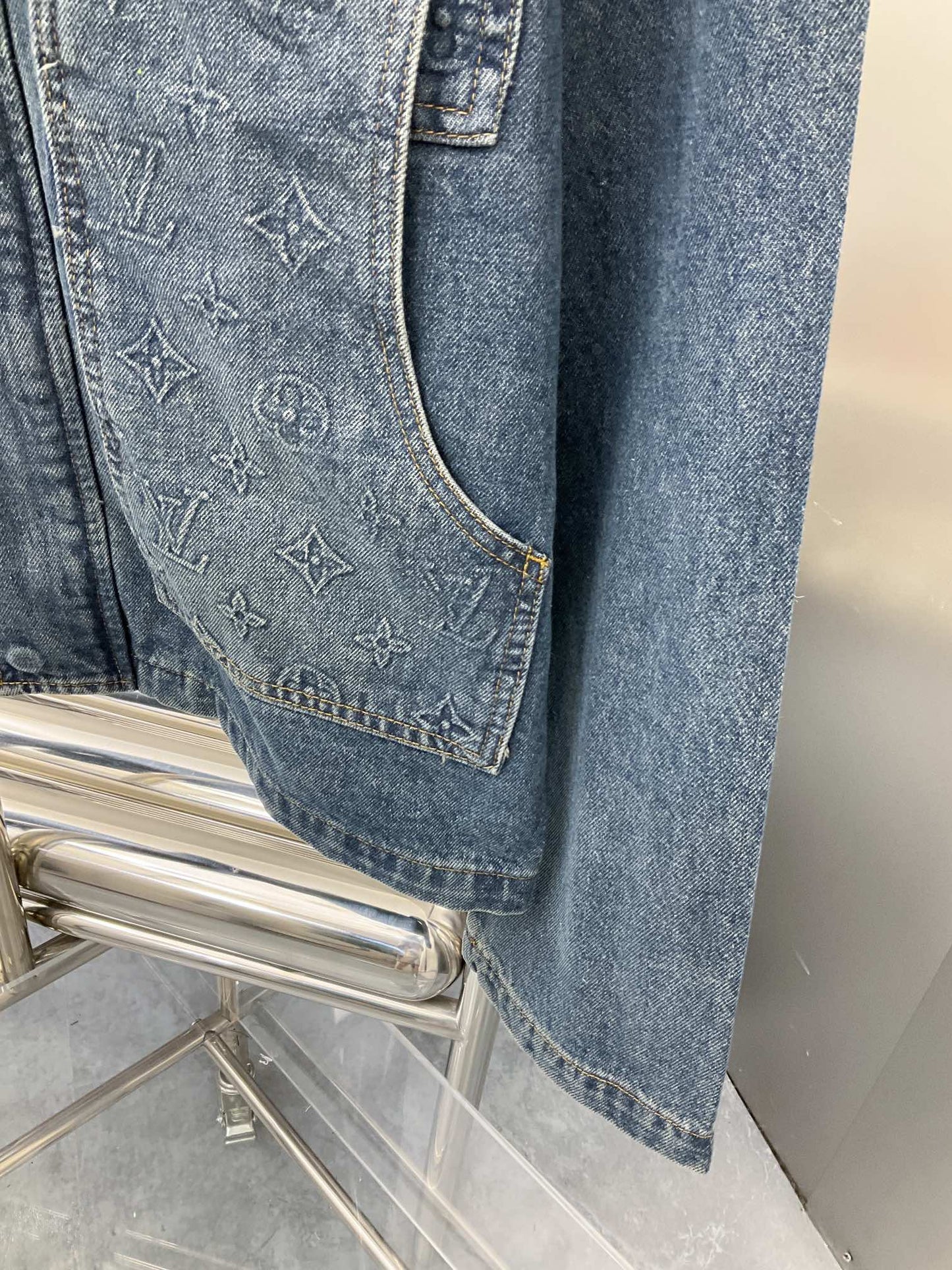 250902 New high-quality heavy-duty embossed denim workwear jacket