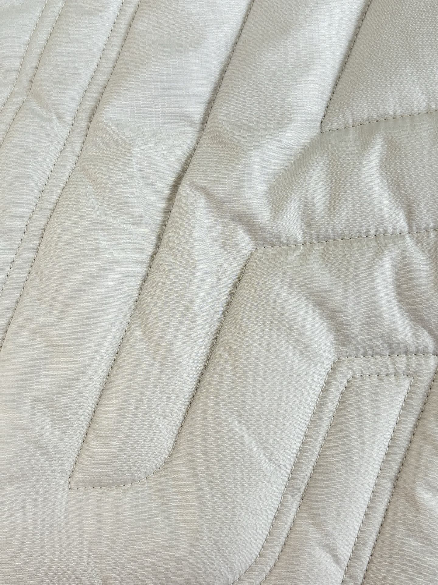250902 New high-quality letter-embroidered solid-color quilted cotton jacket