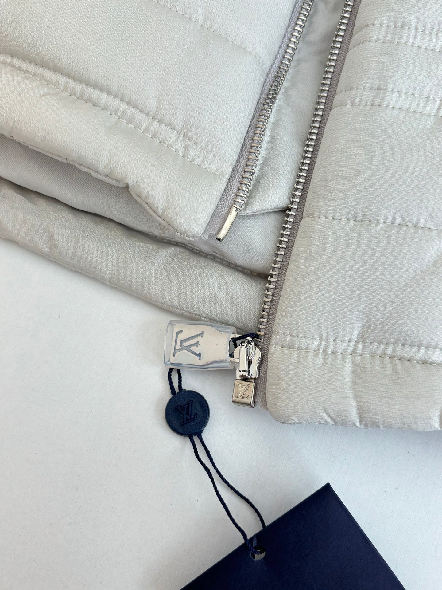 250902 New high-quality letter-embroidered solid-color quilted cotton jacket