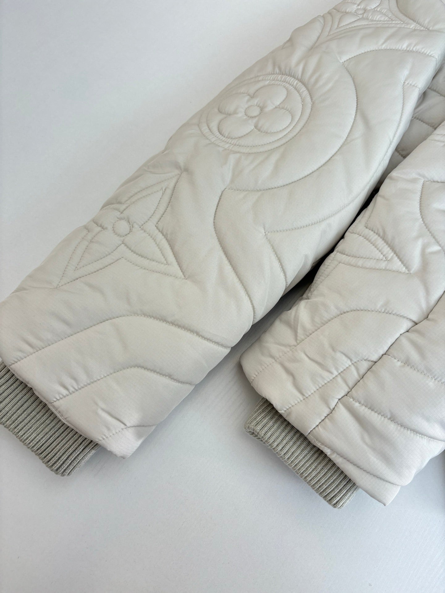 250902 New high-quality letter-embroidered solid-color quilted cotton jacket