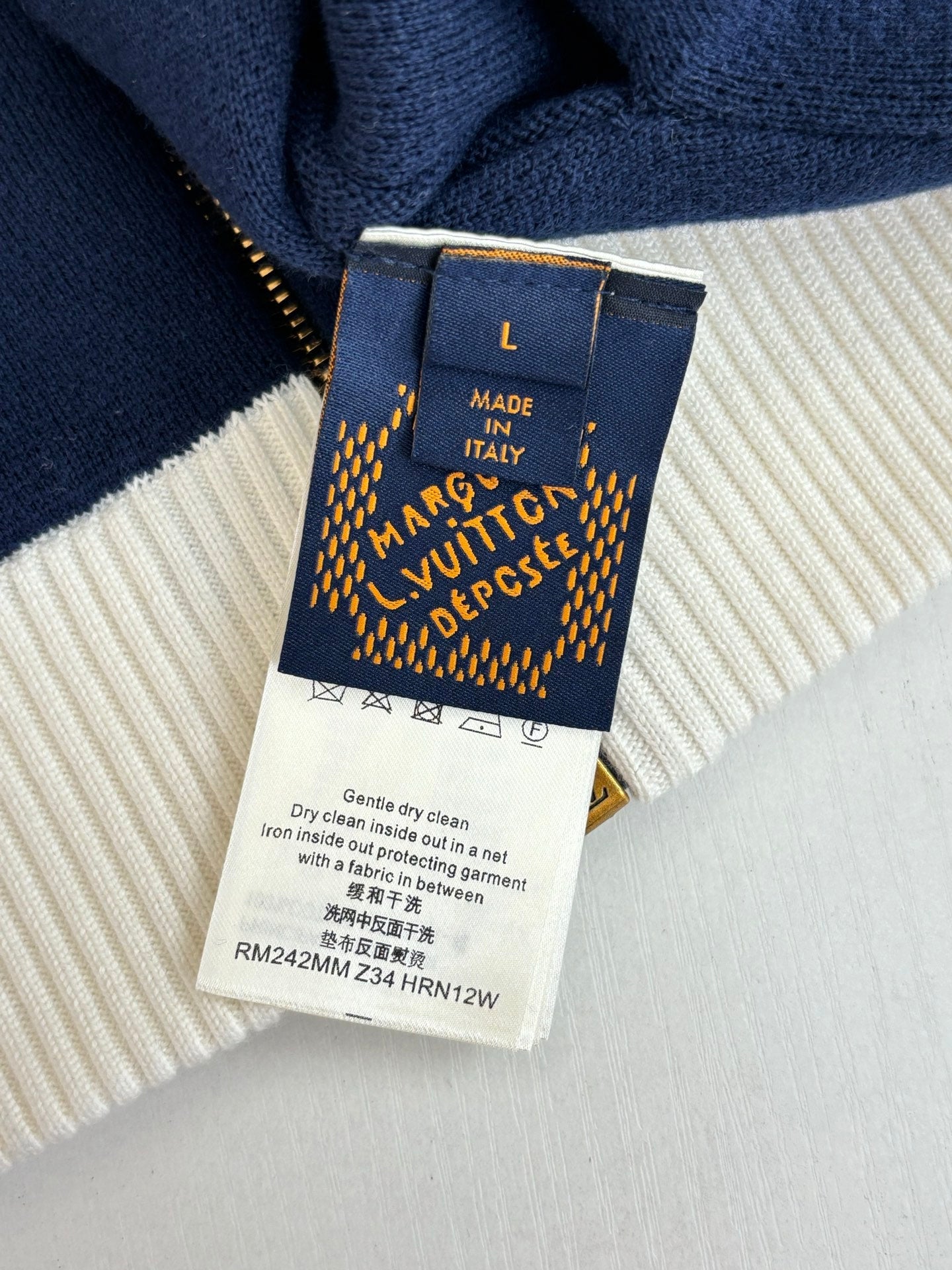 250902 A new high-quality college-style knitted coat with embroidered lines