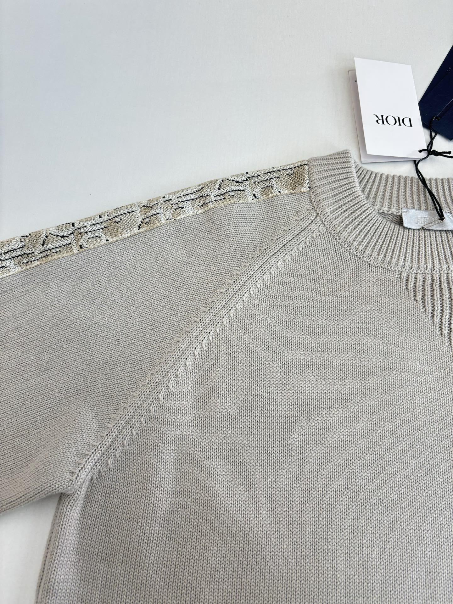 250902 New high-quality jacquard sleeve decorated knitted round-neck sweater