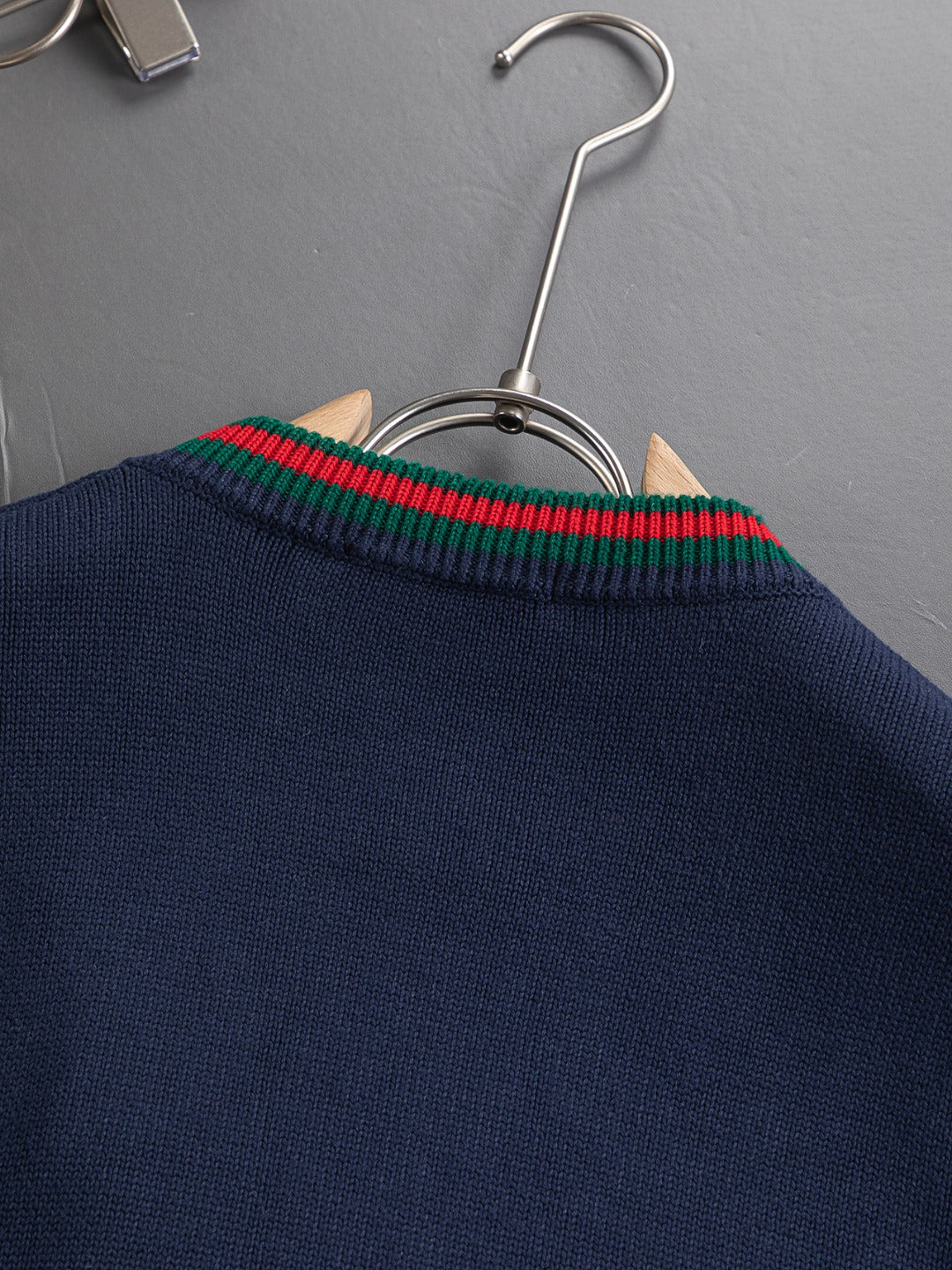 250908 A new high-quality, simple and distinctive sweater