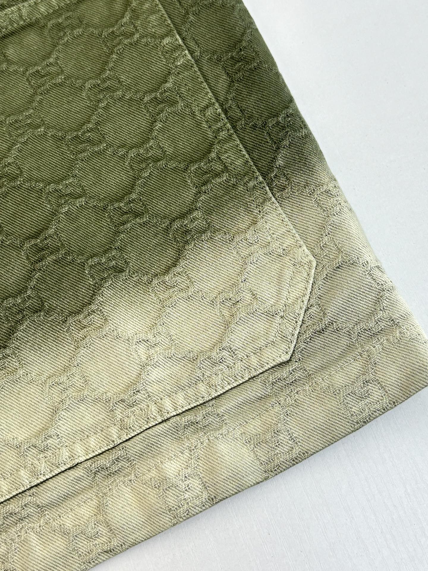 250908 A new high-quality dark-patterned jacquard gradient denim jacket