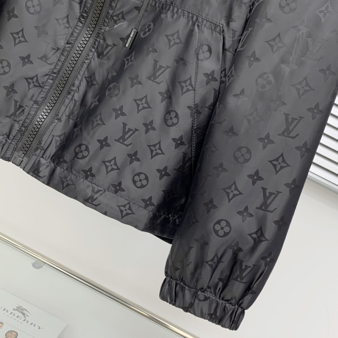 250908 A new high-quality full-body embossed best-selling trench coat