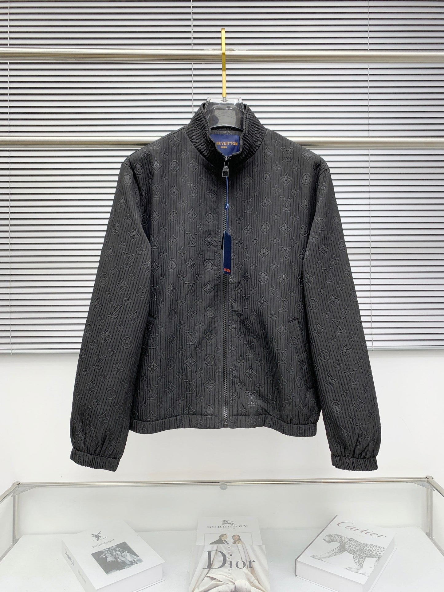 250908 A new high-quality full-body embossed best-selling trench coat