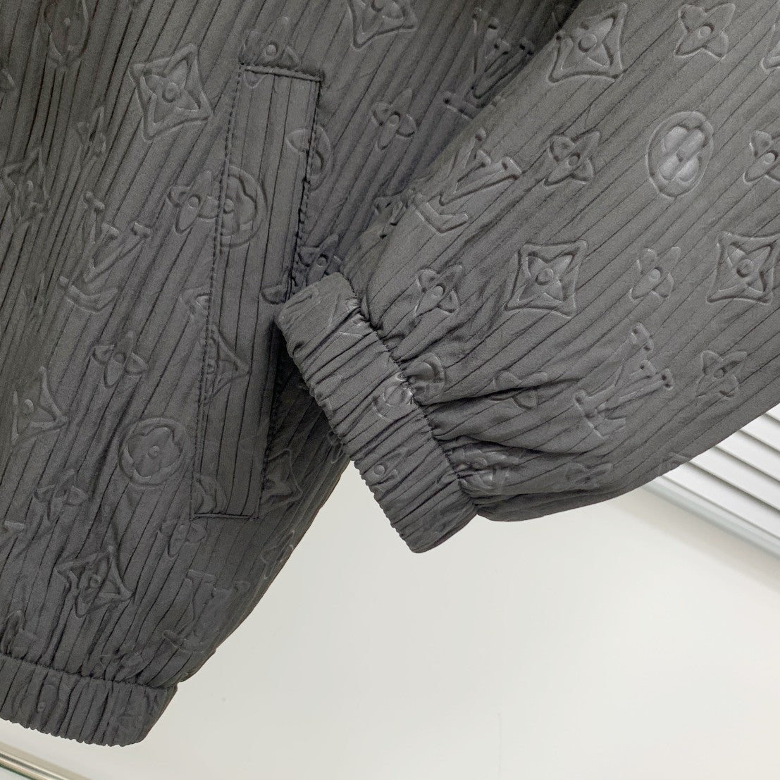 250908 A new high-quality full-body embossed best-selling trench coat