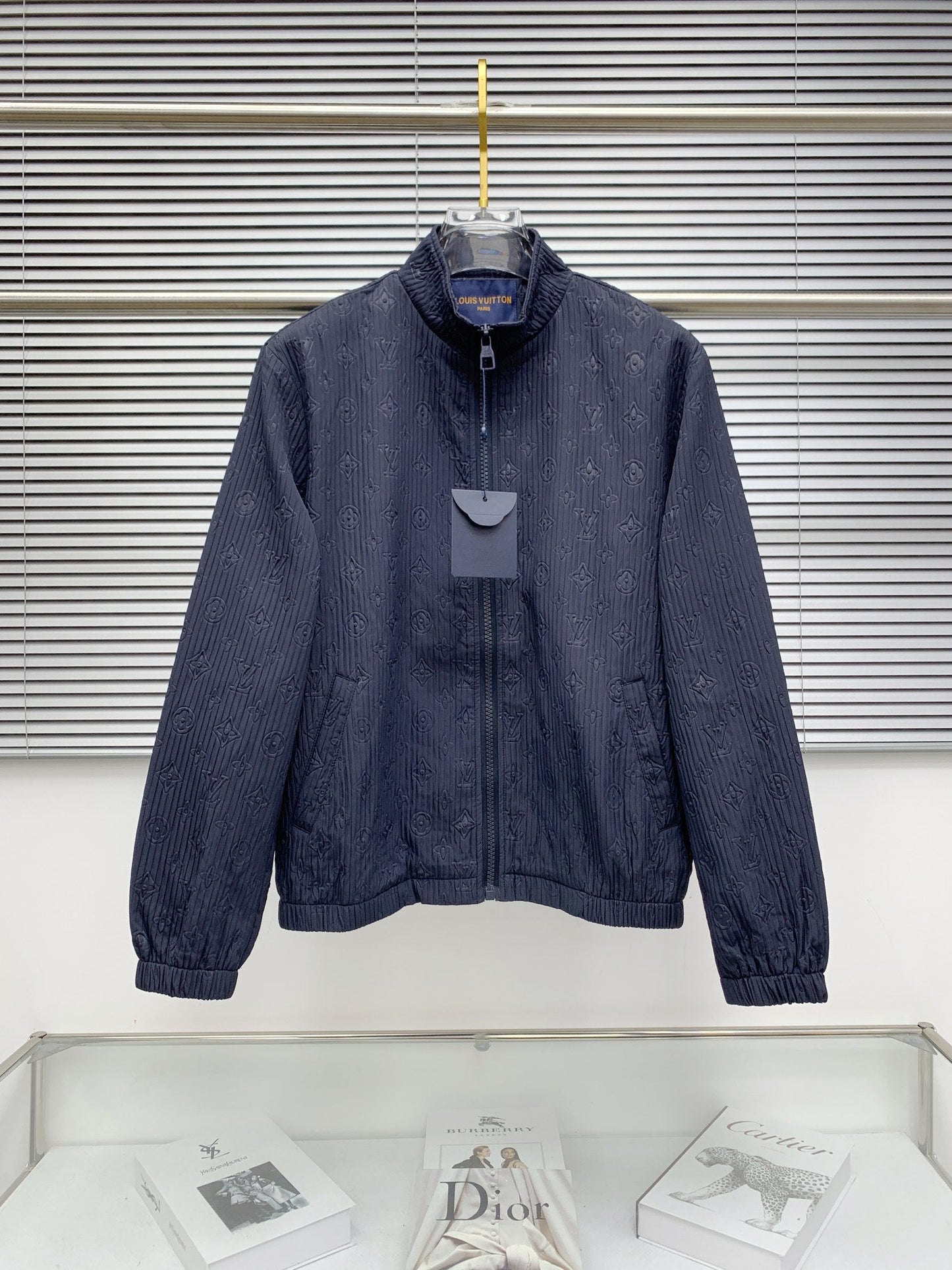 250908 A new high-quality full-body embossed best-selling trench coat