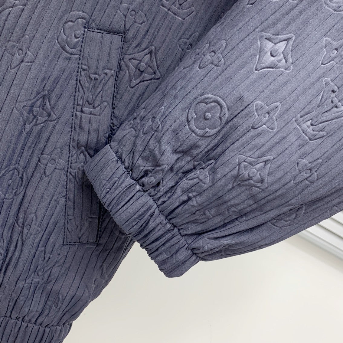 250908 A new high-quality full-body embossed best-selling trench coat