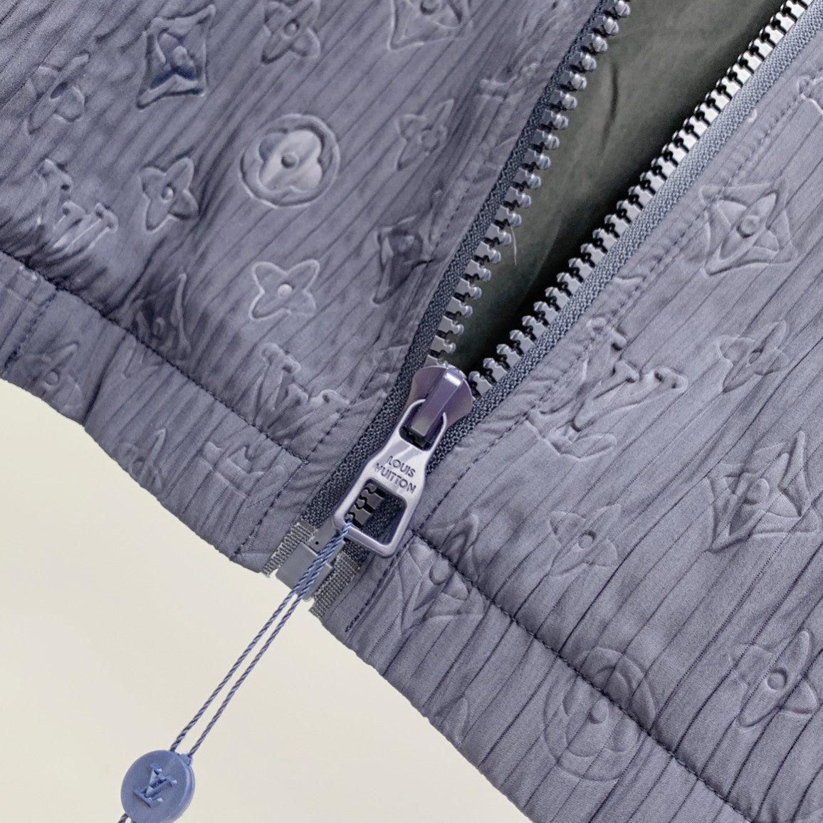 250908 A new high-quality full-body embossed best-selling trench coat