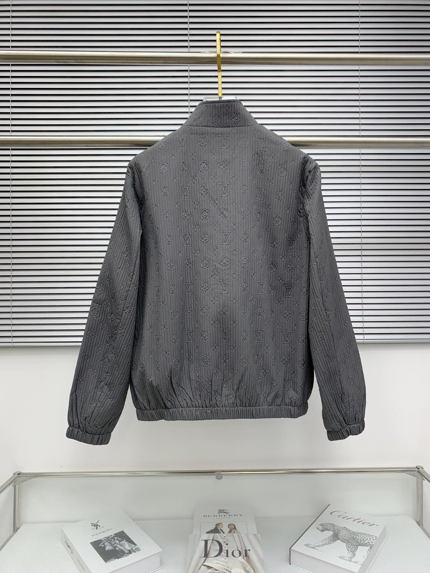 250908 A new high-quality full-body embossed best-selling trench coat