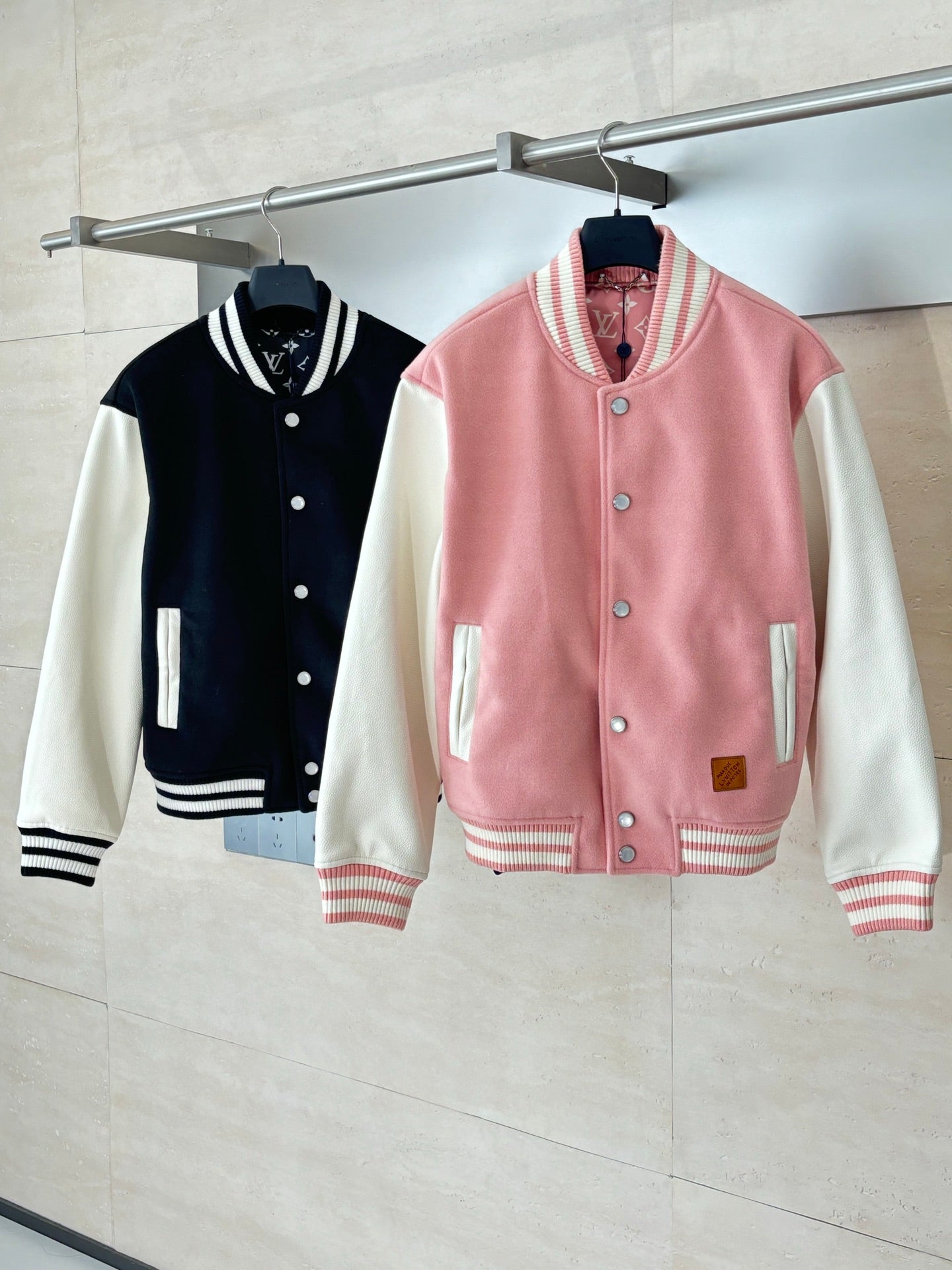 250917 A new high-quality baseball jacket with a front pocket decoration