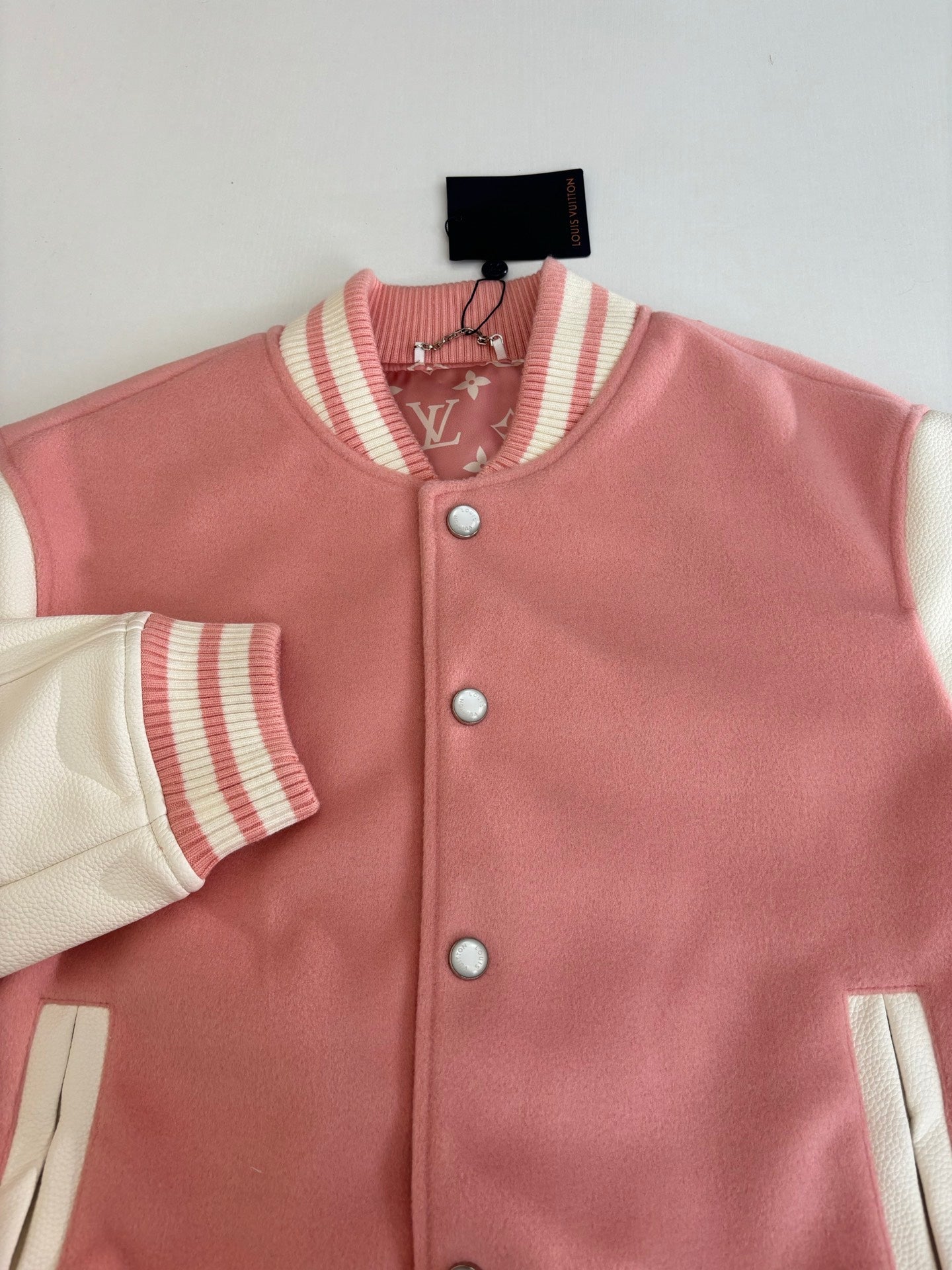 250917 A new high-quality baseball jacket with a front pocket decoration