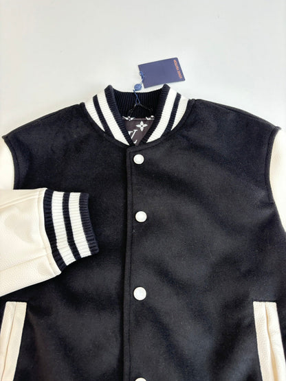 250917 A new high-quality baseball jacket with a front pocket decoration