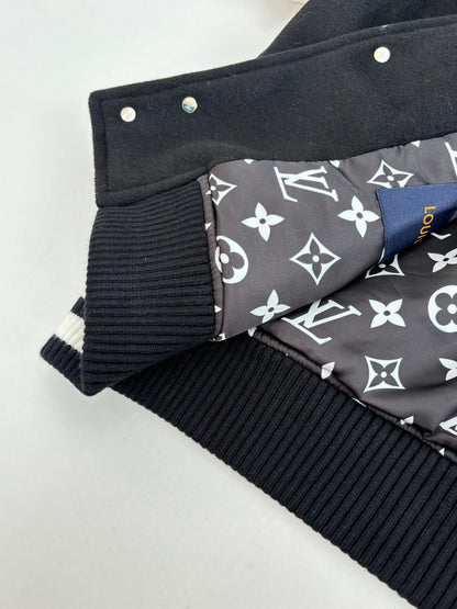 250917 A new high-quality baseball jacket with a front pocket decoration