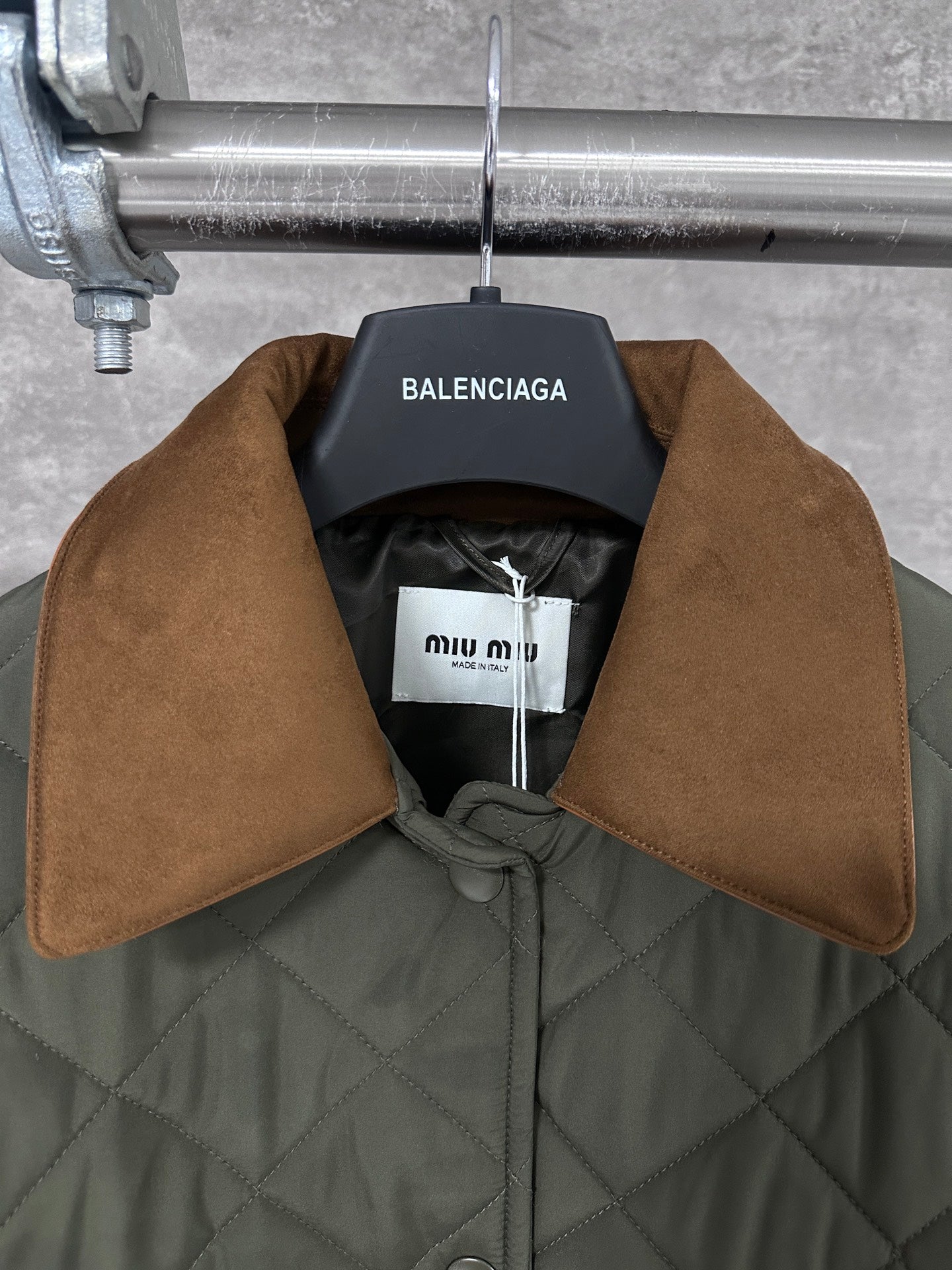 250917 A new high-quality classic quilted down jacket