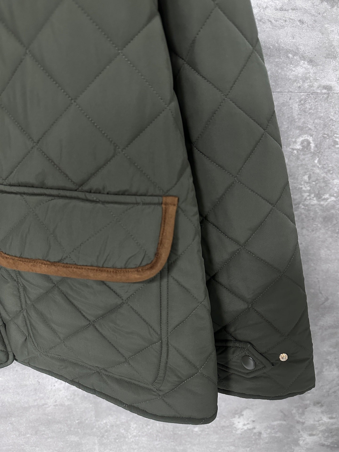 250917 A new high-quality classic quilted down jacket