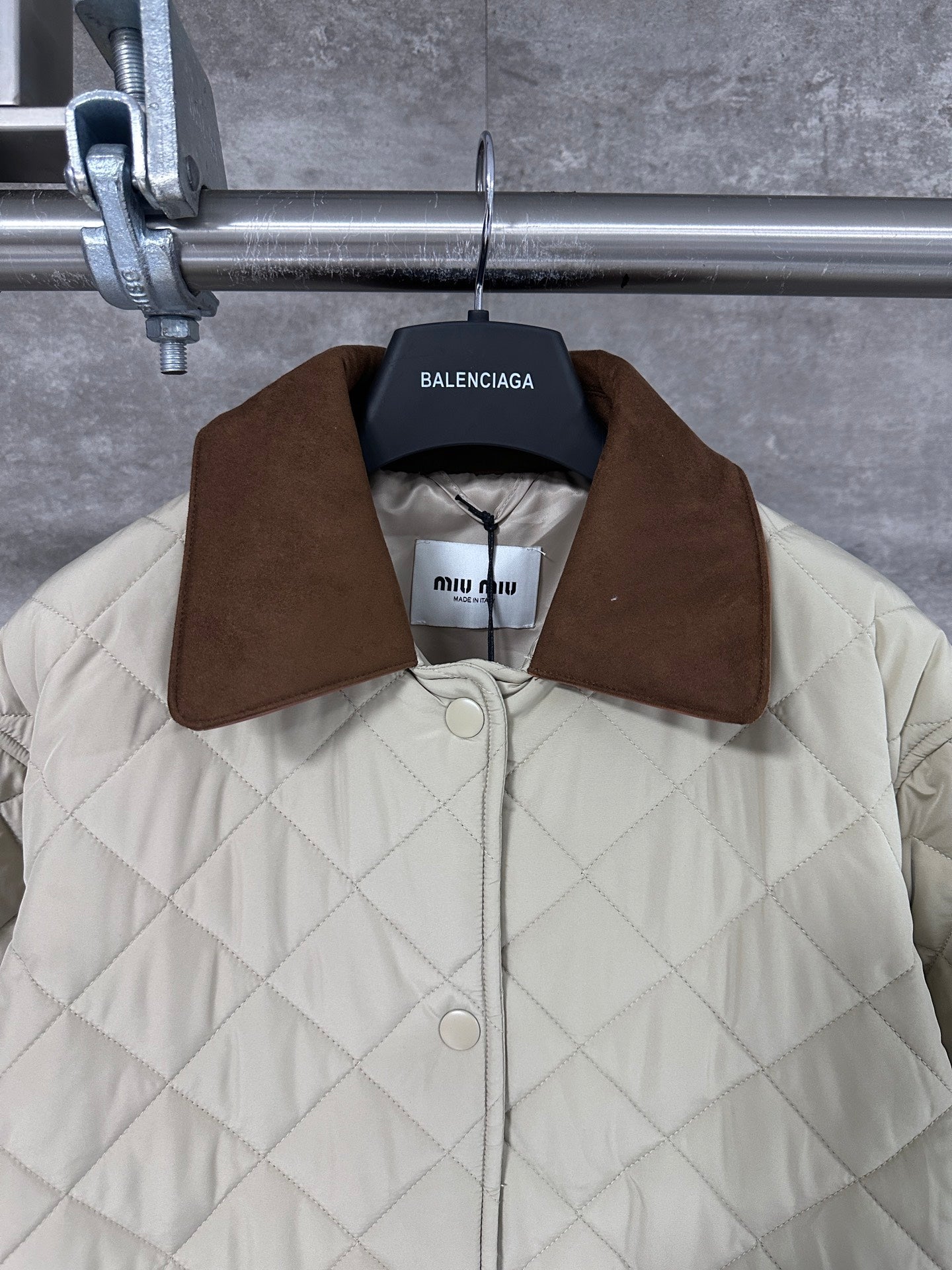250917 A new high-quality classic quilted down jacket