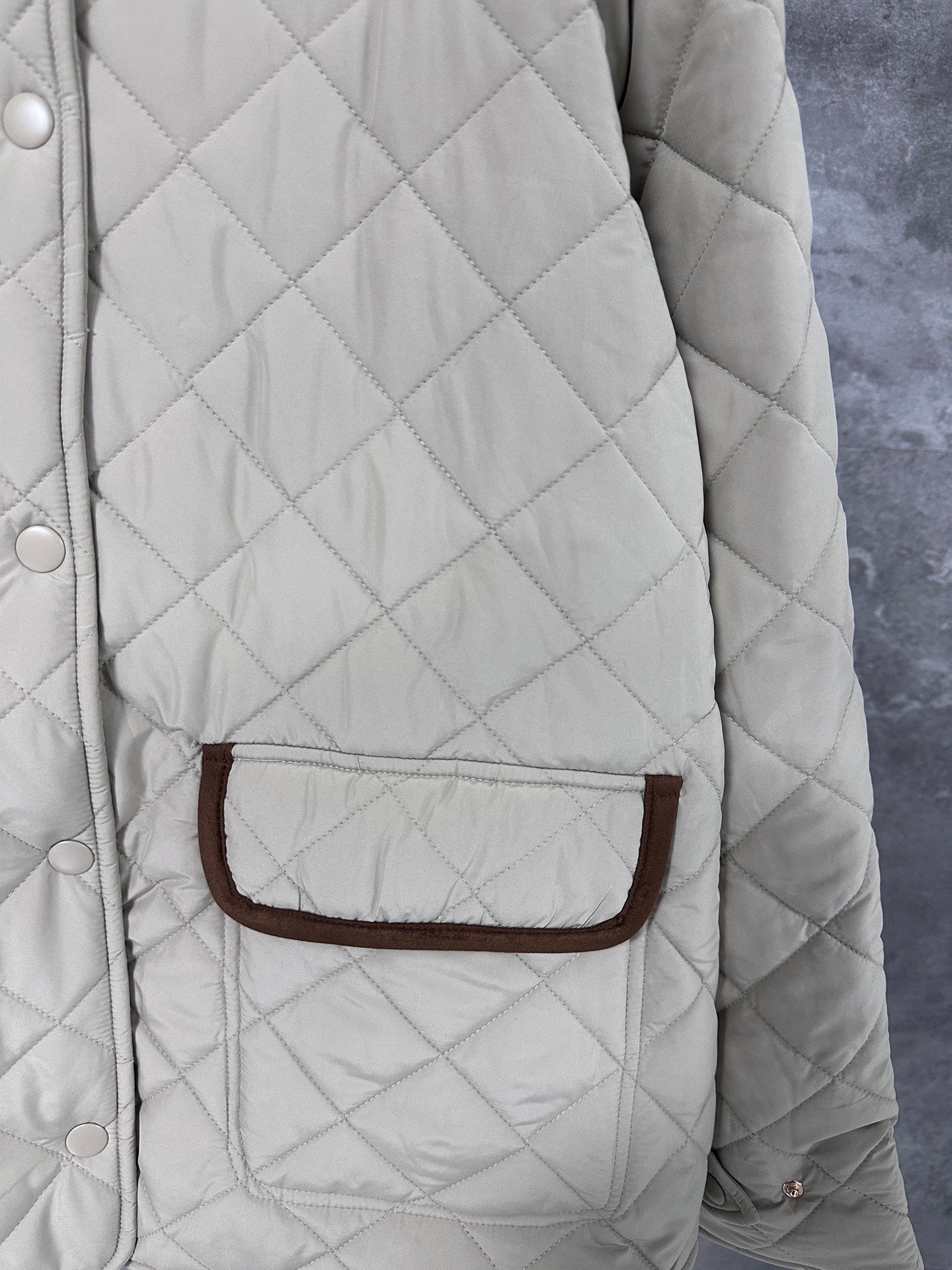 250917 A new high-quality classic quilted down jacket