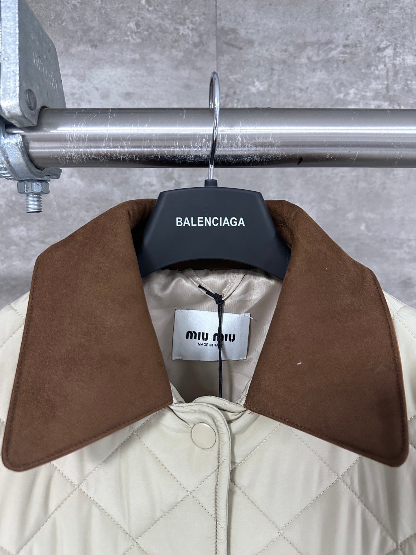 250917 A new high-quality classic quilted down jacket