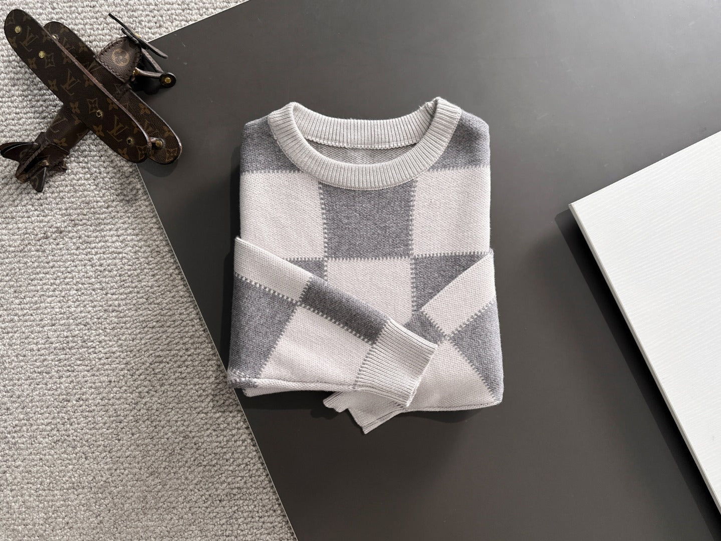 250917 New high-quality large checkerboard texture sweater