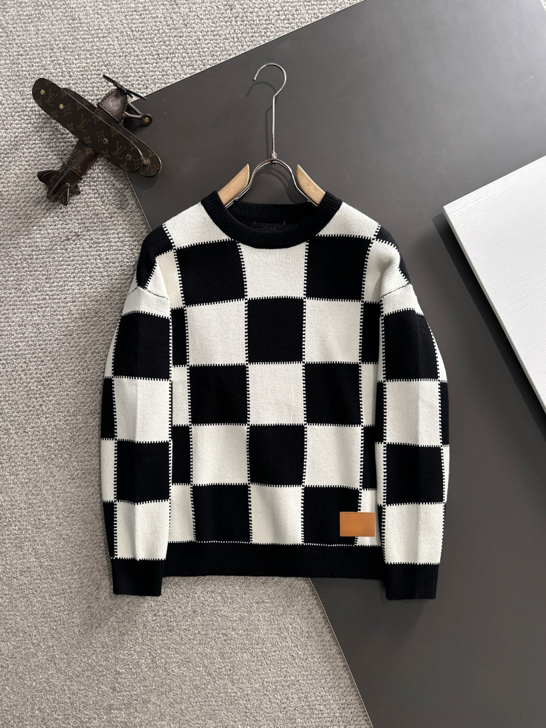 250917 New high-quality large checkerboard texture sweater