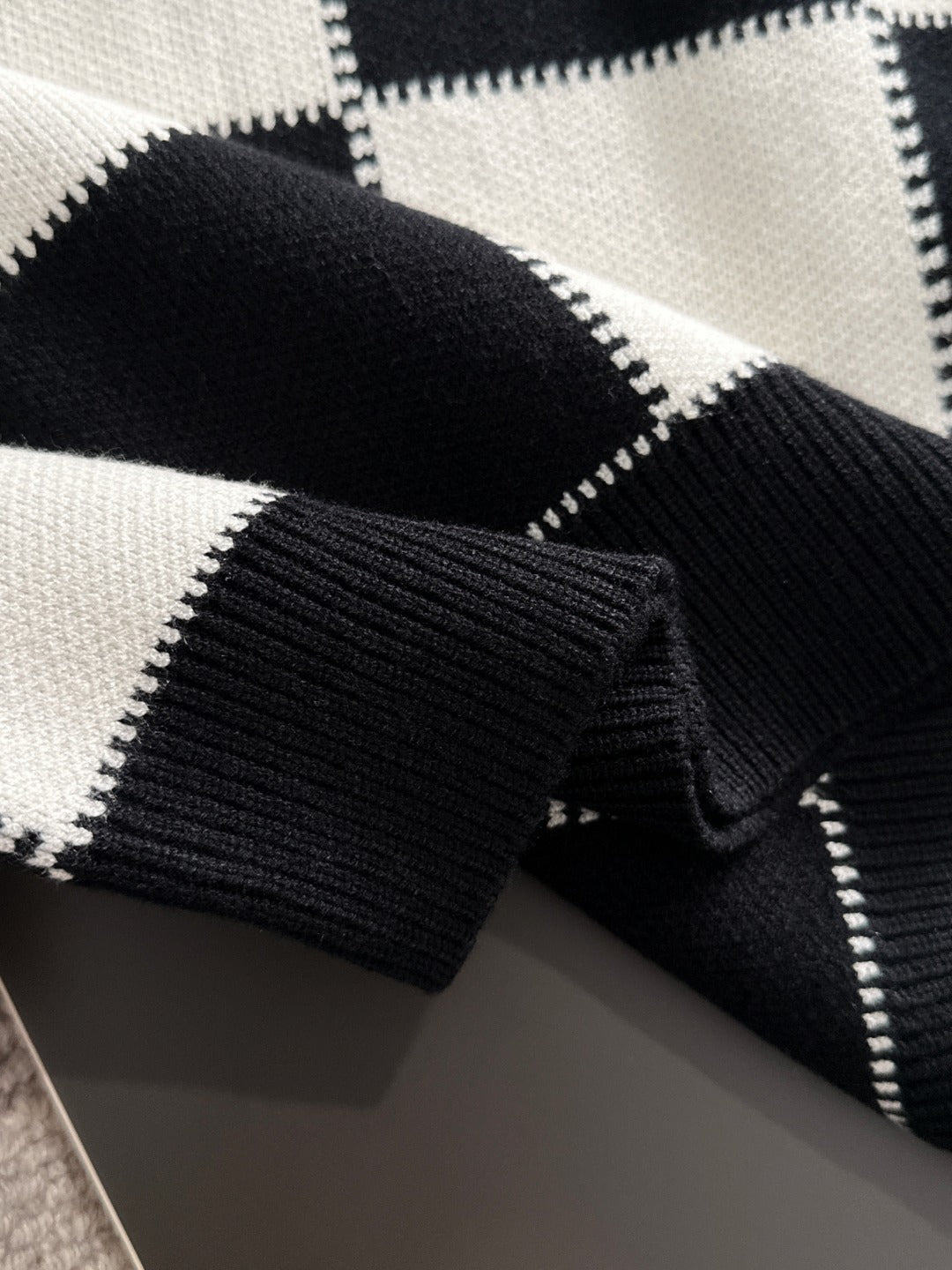 250917 New high-quality large checkerboard texture sweater