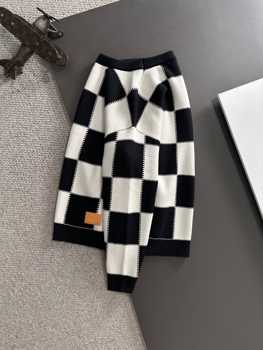 250917 New high-quality large checkerboard texture sweater