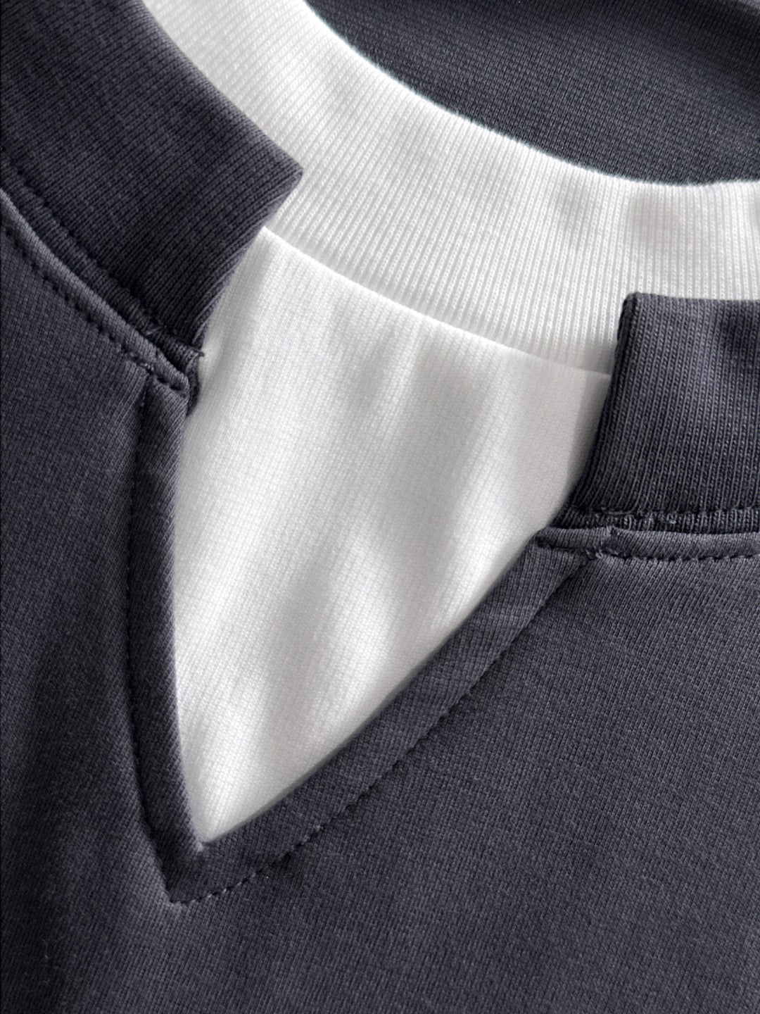 250917 New high-quality, color-blocking round-neck long-sleeved style