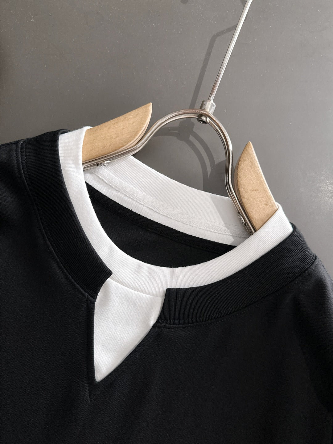 250917 New high-quality, color-blocking round-neck long-sleeved style