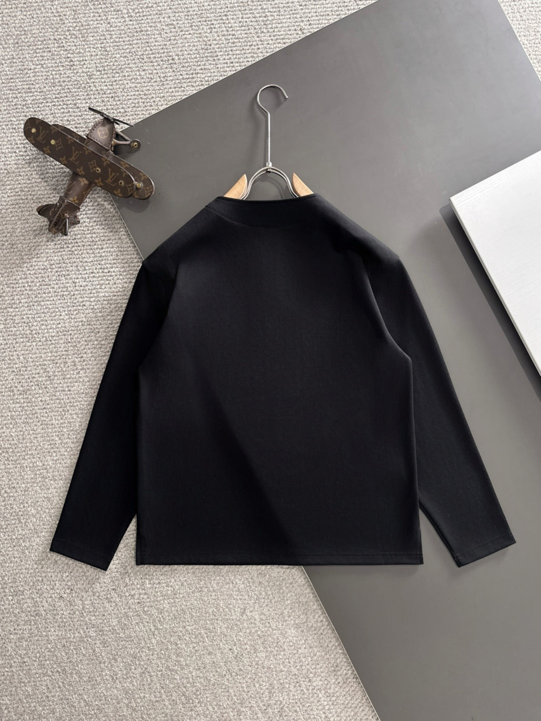 250917 New high-quality, patchwork distressed round-neck long-sleeved style