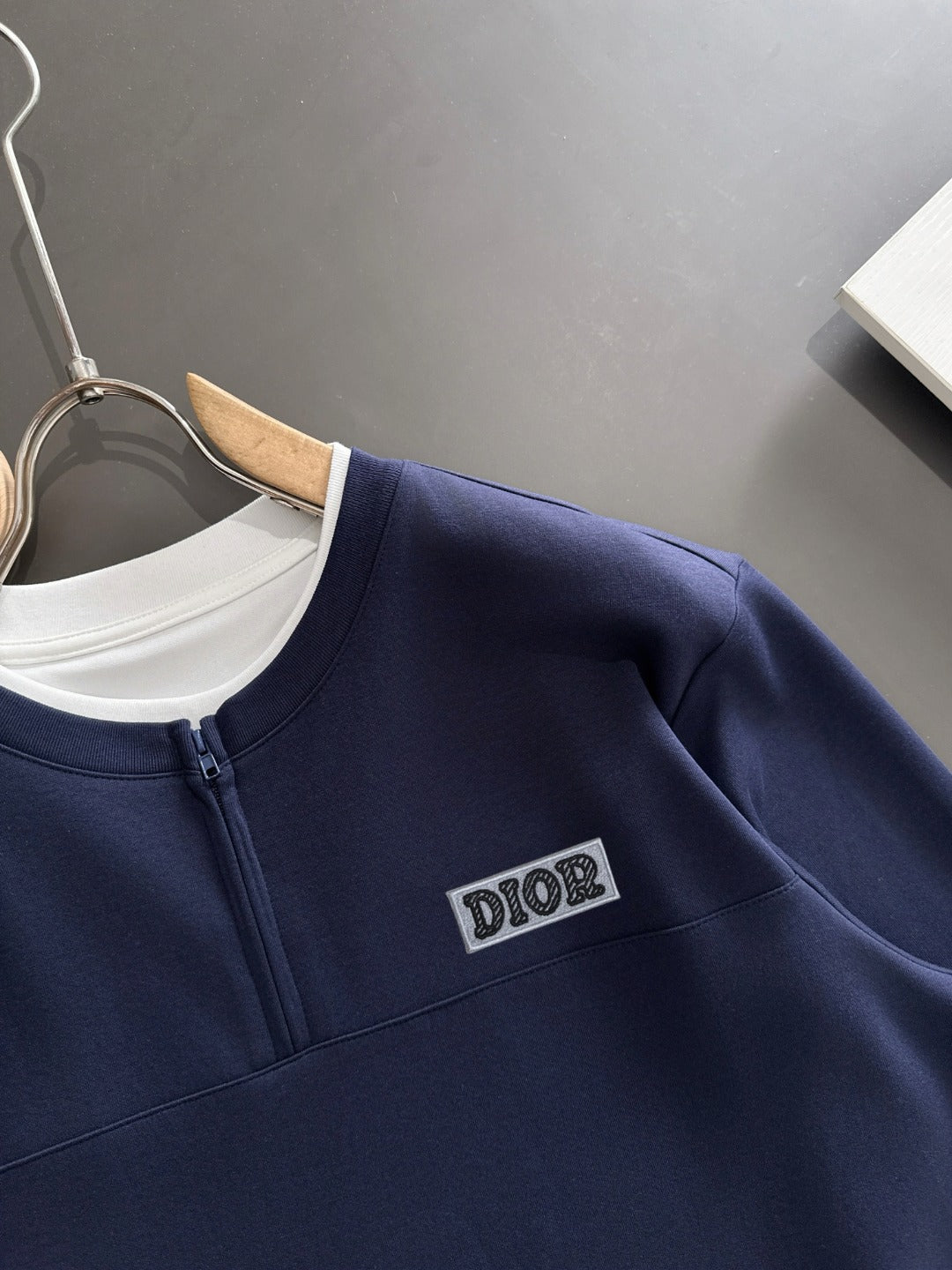250917 New high-quality, color-blocking round-neck long-sleeved style