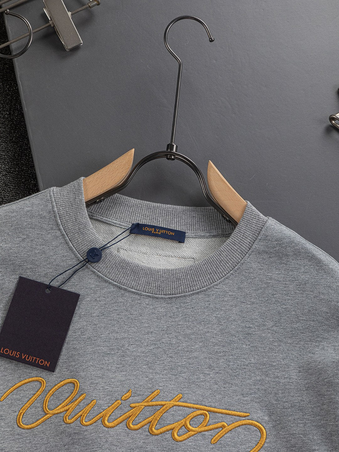 250917 A new high-quality, classic icon pullover with a round-neck sweatshirt
