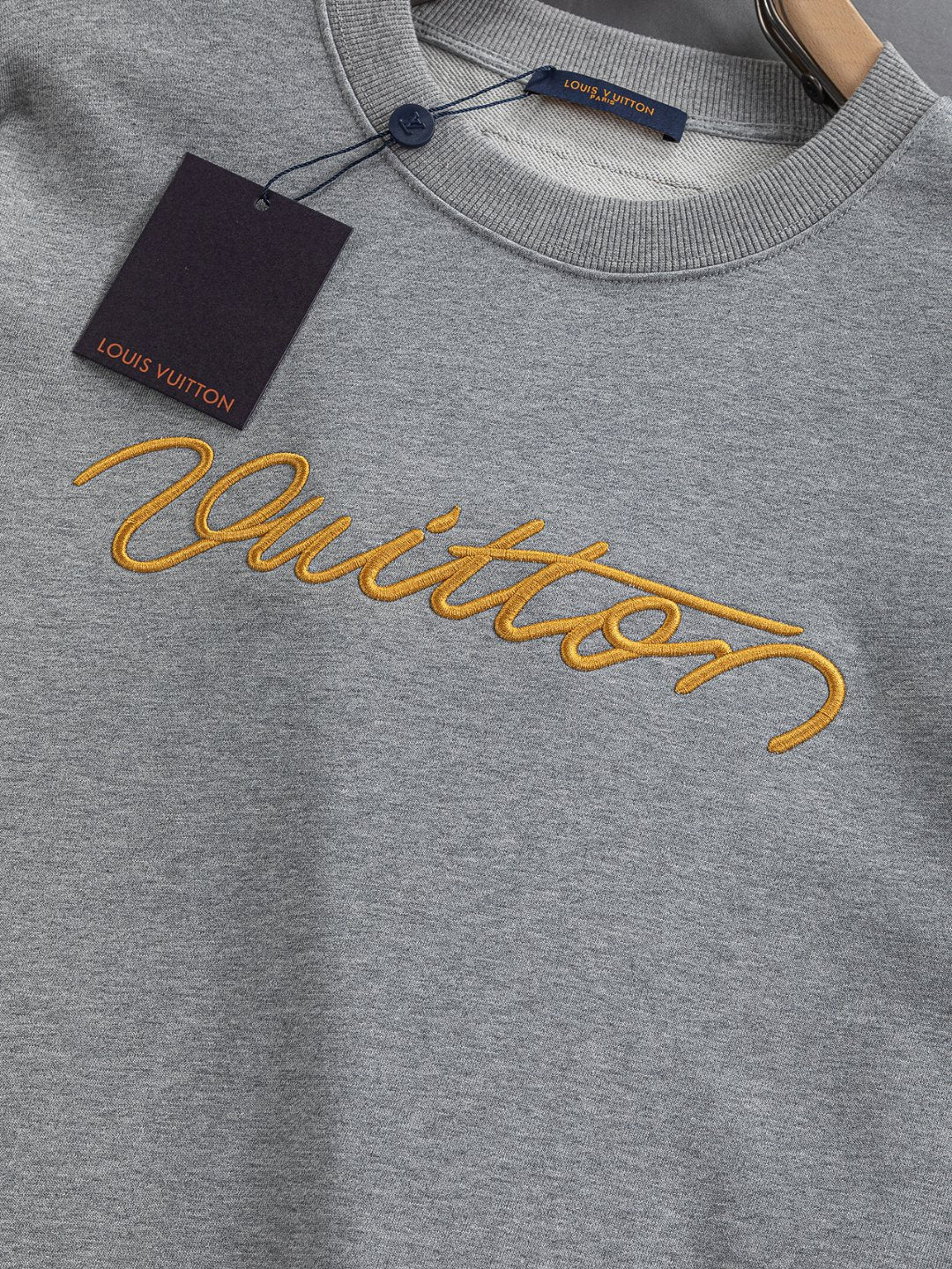 250917 A new high-quality, classic icon pullover with a round-neck sweatshirt