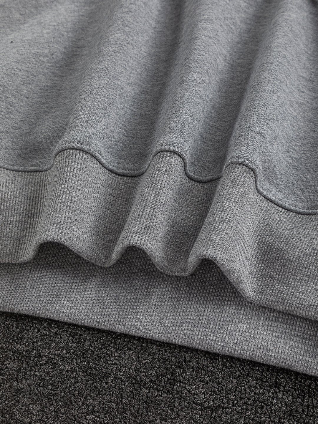 250917 A new high-quality, classic icon pullover with a round-neck sweatshirt