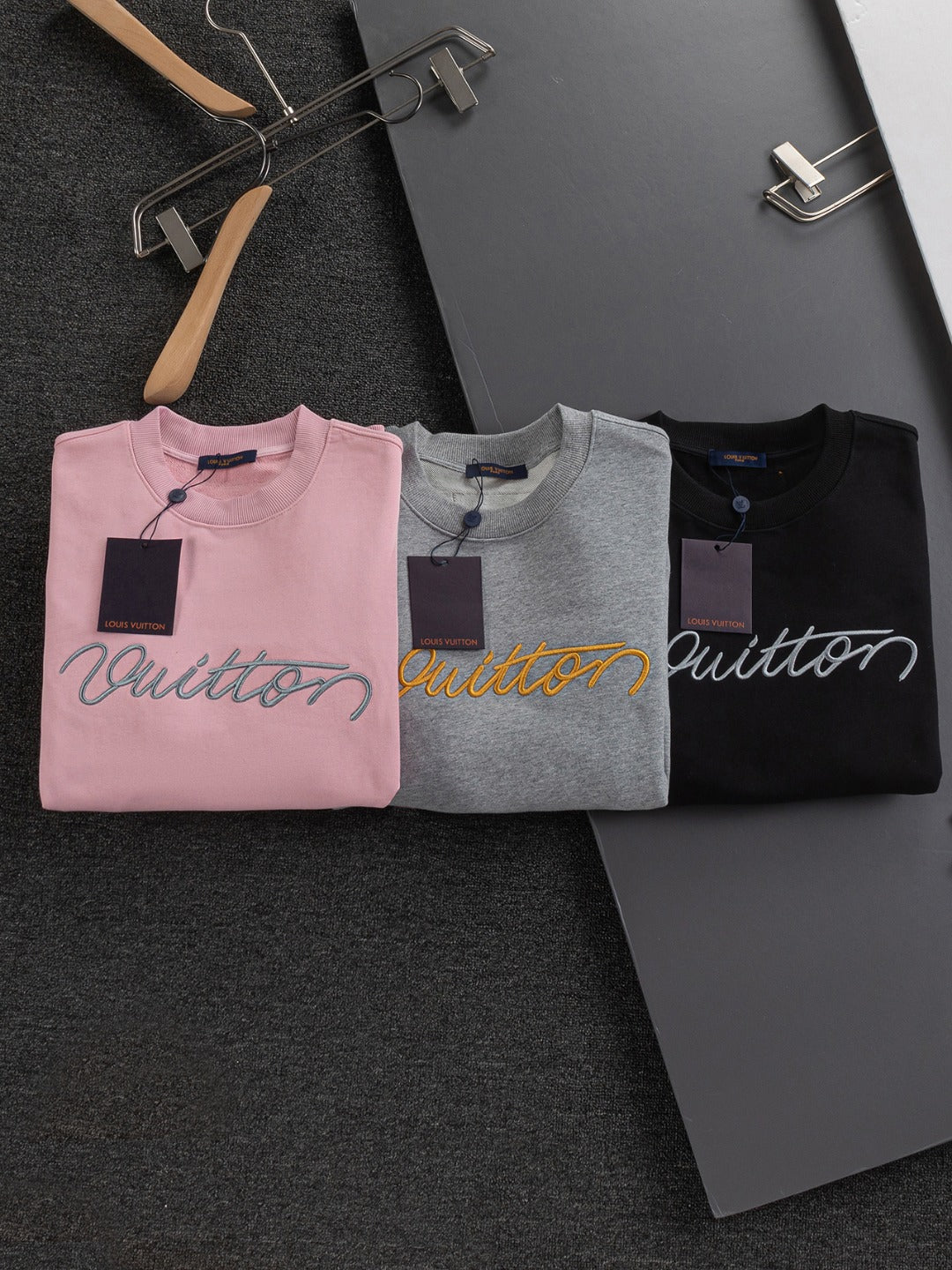 250917 A new high-quality, classic icon pullover with a round-neck sweatshirt