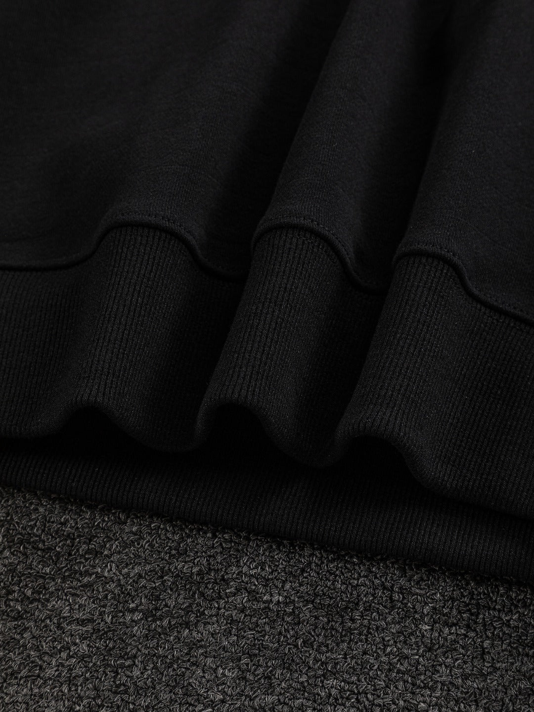 250917 A new high-quality, classic icon pullover with a round-neck sweatshirt