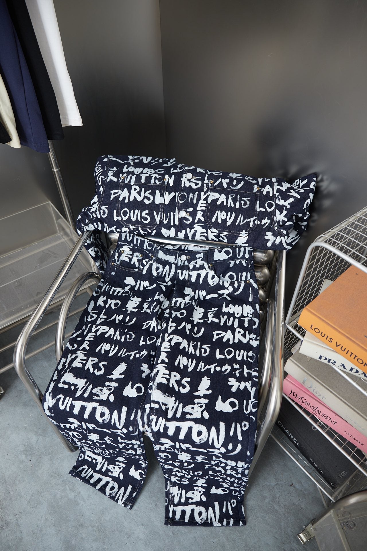 250923 New high-quality graffiti suit jeans
